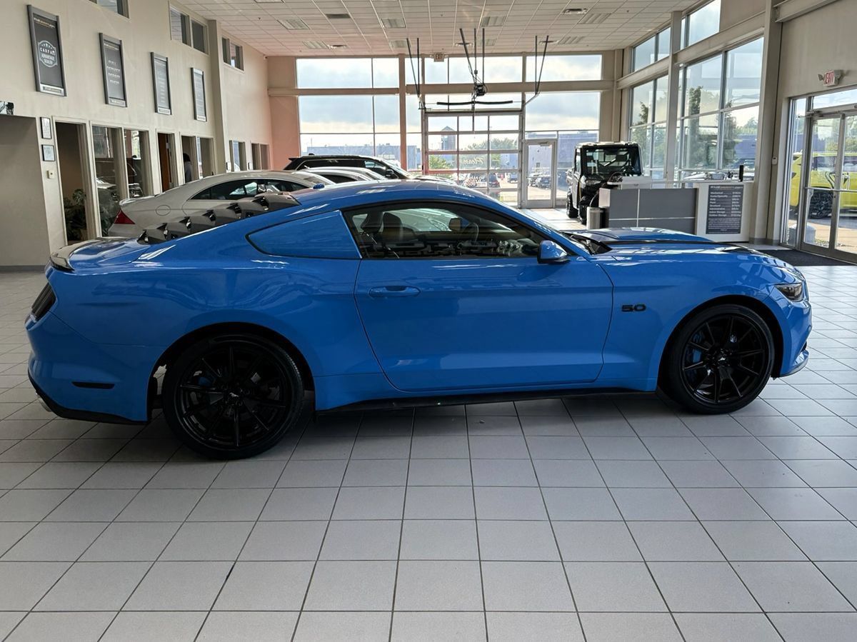 Used 2017 Ford Mustang GT Premium w/ Black Accent Package RWD image 8