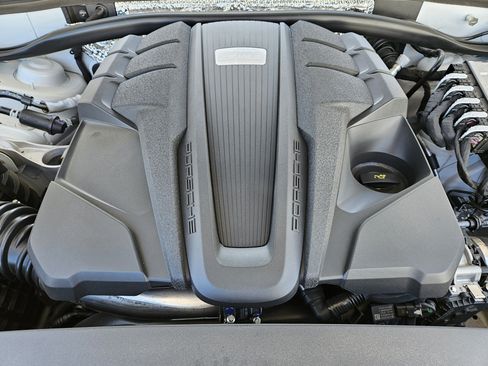 Certified 2025 Porsche Macan S AWD/4WD image 30