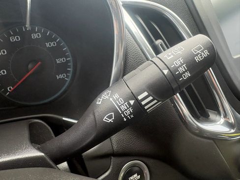 Used 2018 Chevrolet Equinox LT image 17