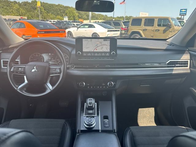 Used 2024 Mitsubishi Outlander AWD image 21