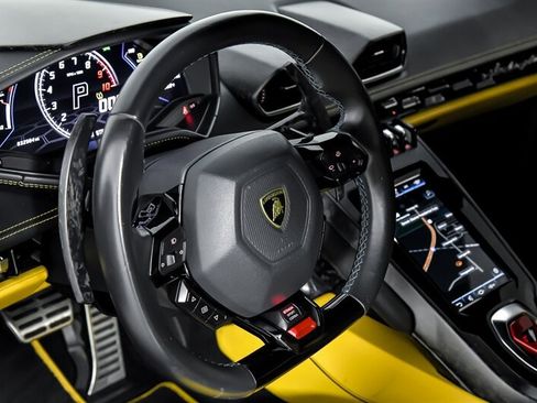 Used 2021 Lamborghini Huracan EVO RWD image 25
