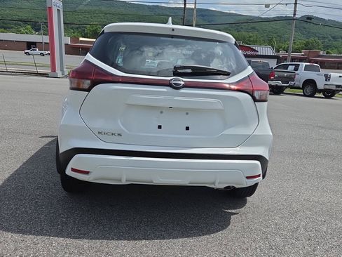 Used 2025 Nissan Kicks Play S FWD image 4