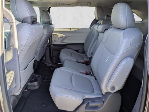Used 2024 Toyota Sienna XLE image 19
