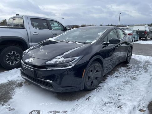 Used 2023 Toyota Prius LE image 2