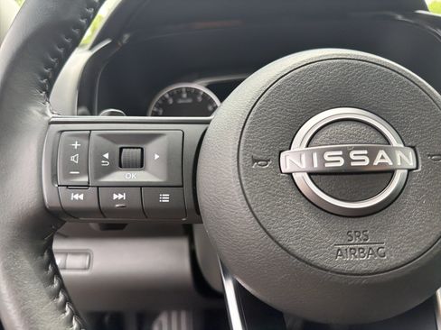Used 2025 Nissan Pathfinder SV FWD image 9