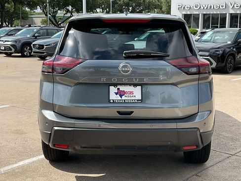 Used 2025 Nissan Rogue SV image 6