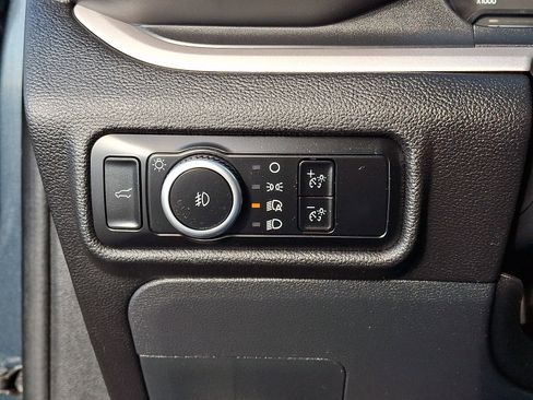 Used 2023 Ford Explorer XLT w/ Equipment Group 202A image 27