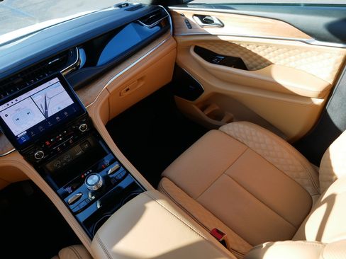 Used 2025 Jeep Grand Cherokee L Summit image 11