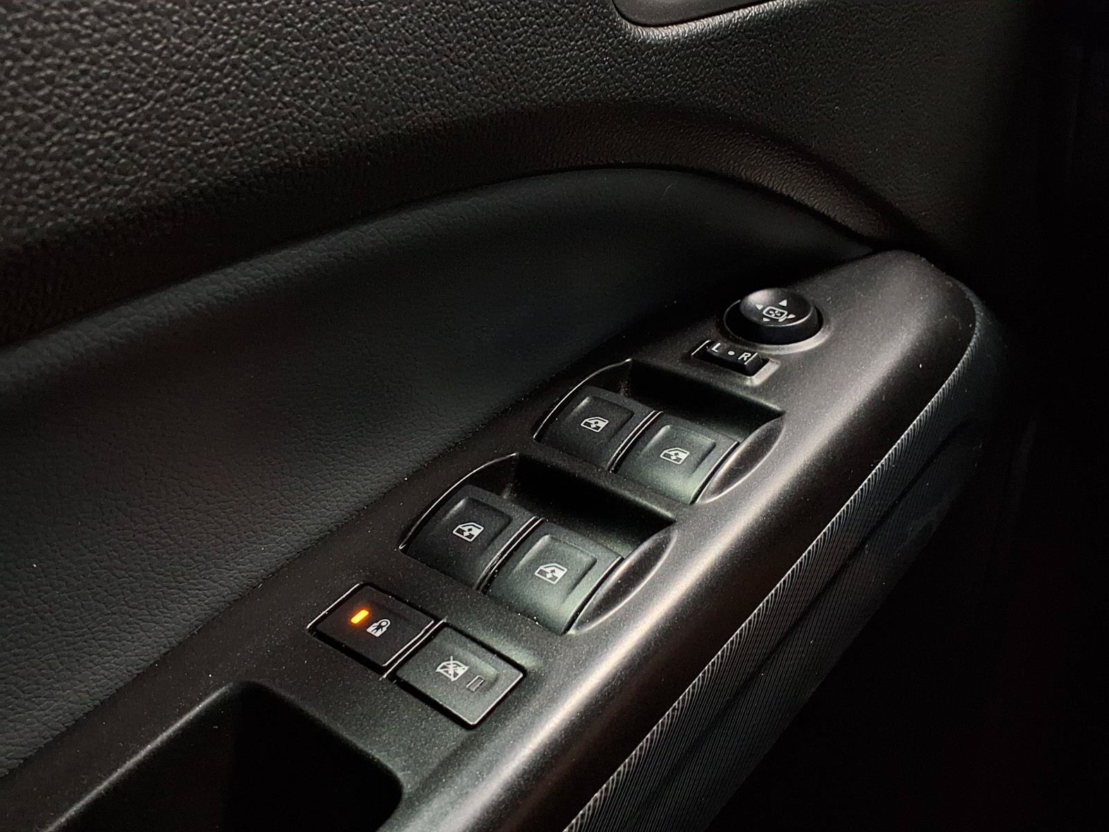 Used 2022 Chevrolet Colorado Z71 AWD/4WD image 30