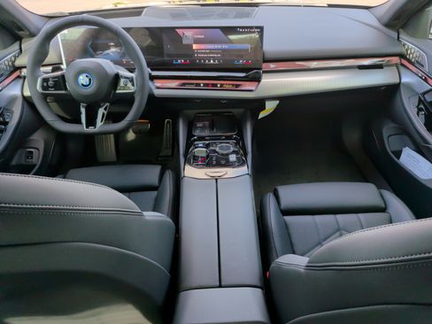 Used 2026 BMW i5 eDrive40 w/ M Sport Package RWD image 29