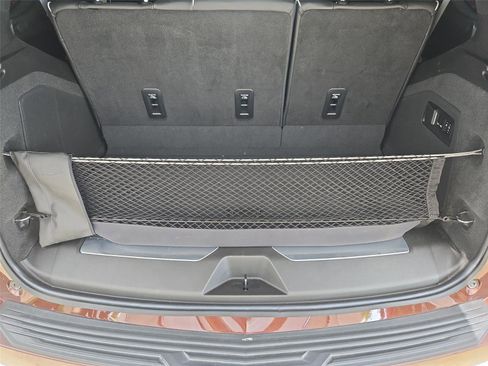 Used 2023 Cadillac Escalade Premium Luxury RWD image 31