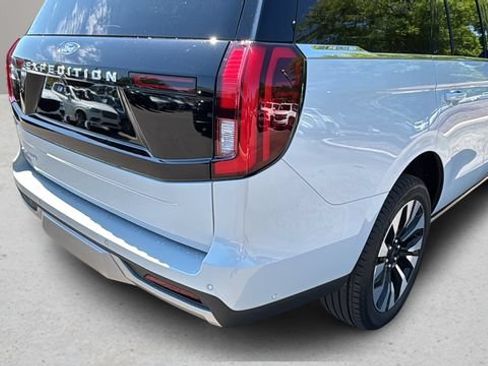 Used 2025 Ford Expedition Platinum w/ Driver's Package AWD/4WD image 39