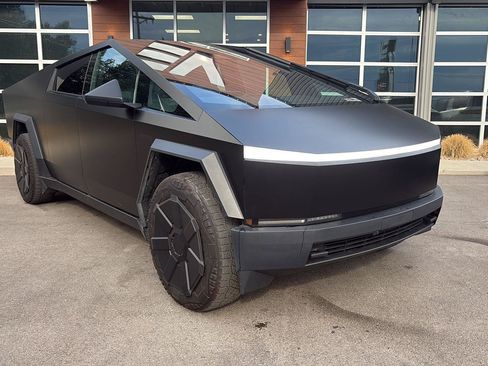 Used 2024 Tesla Cybertruck AWD Crew Cab image 2