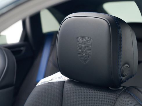 Certified 2026 Porsche Macan AWD/4WD image 19