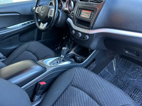 Used 2019 Dodge Journey SE w/ Premium Group FWD image 17