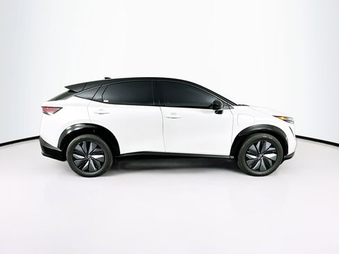 Used 2023 Nissan Ariya AWD image 10