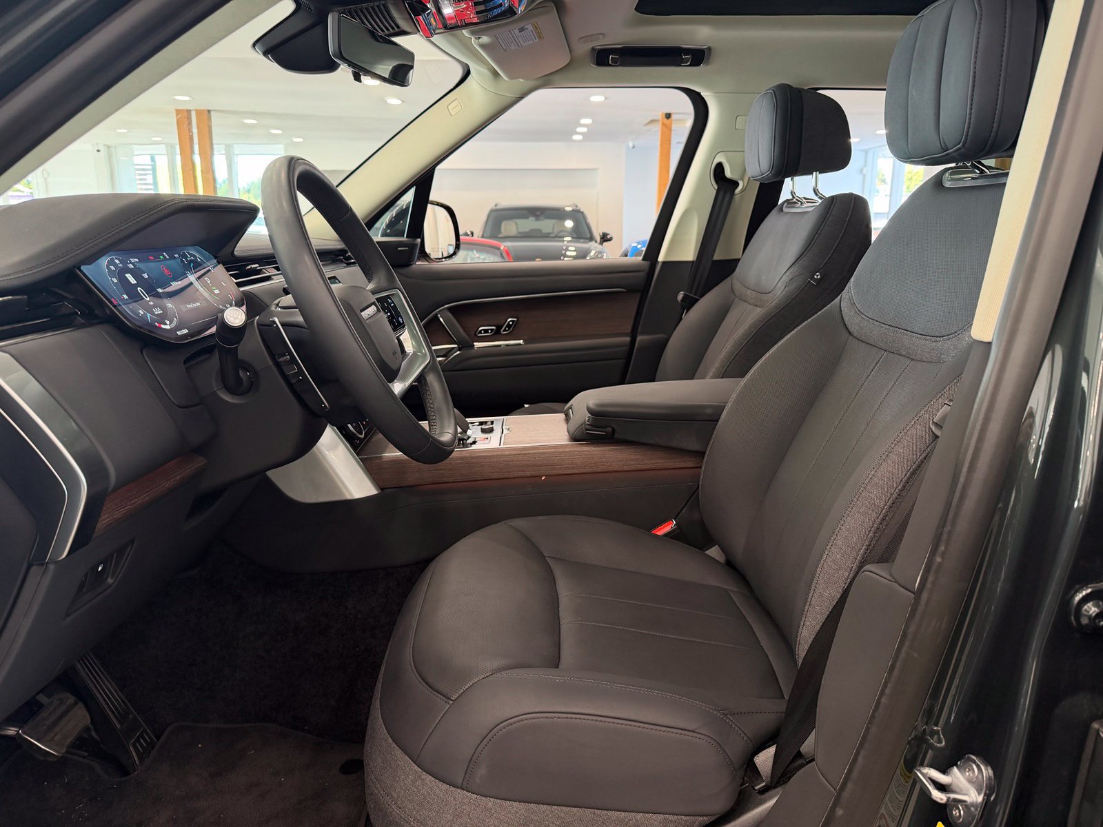 Used 2023 Land Rover Range Rover SE AWD/4WD image 18