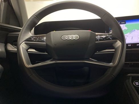 Used 2025 Audi Q5 Premium w/ Convenience Package image 9