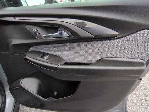 Used 2023 Chevrolet TrailBlazer LS image 40