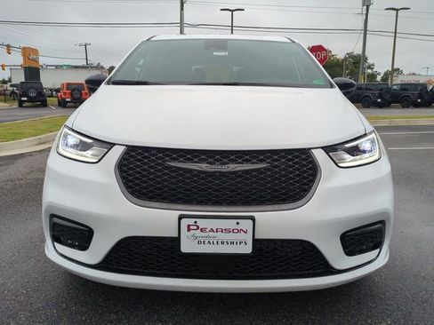 New 2026 Chrysler Pacifica Select image 9