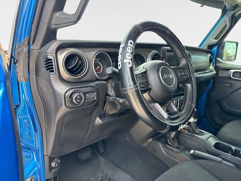 Used 2022 Jeep Gladiator Sport AWD/4WD image 16