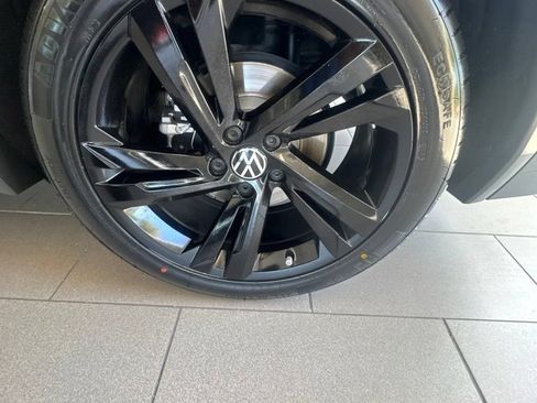 Certified 2023 Volkswagen Tiguan SE R-Line FWD image 22