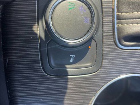 Used 2019 GMC Acadia SLT image 38