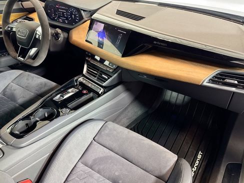 Used 2023 Audi e-tron GT Premium Plus image 27