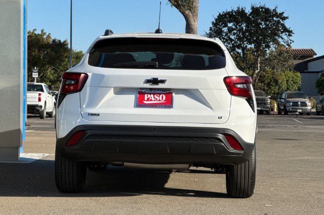 New 2026 Chevrolet Trax LT w/ Driver Confidence Package FWD image 8