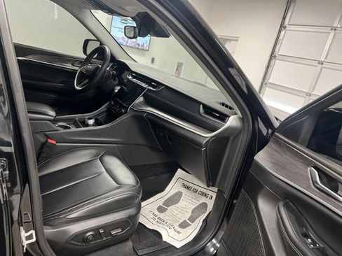 Used 2023 Jeep Grand Cherokee Limited image 58