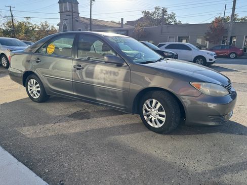 Used 2005 Toyota Camry LE image 11