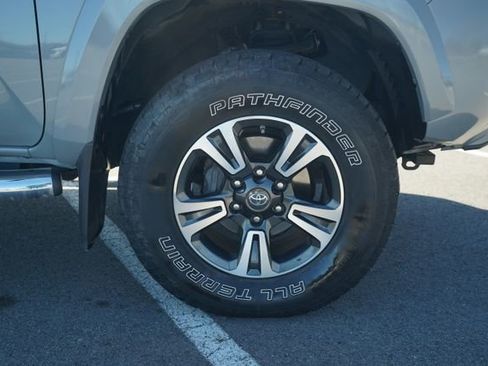 Used 2018 Toyota Tacoma TRD Sport w/ TRD Premium Sport Package image 45