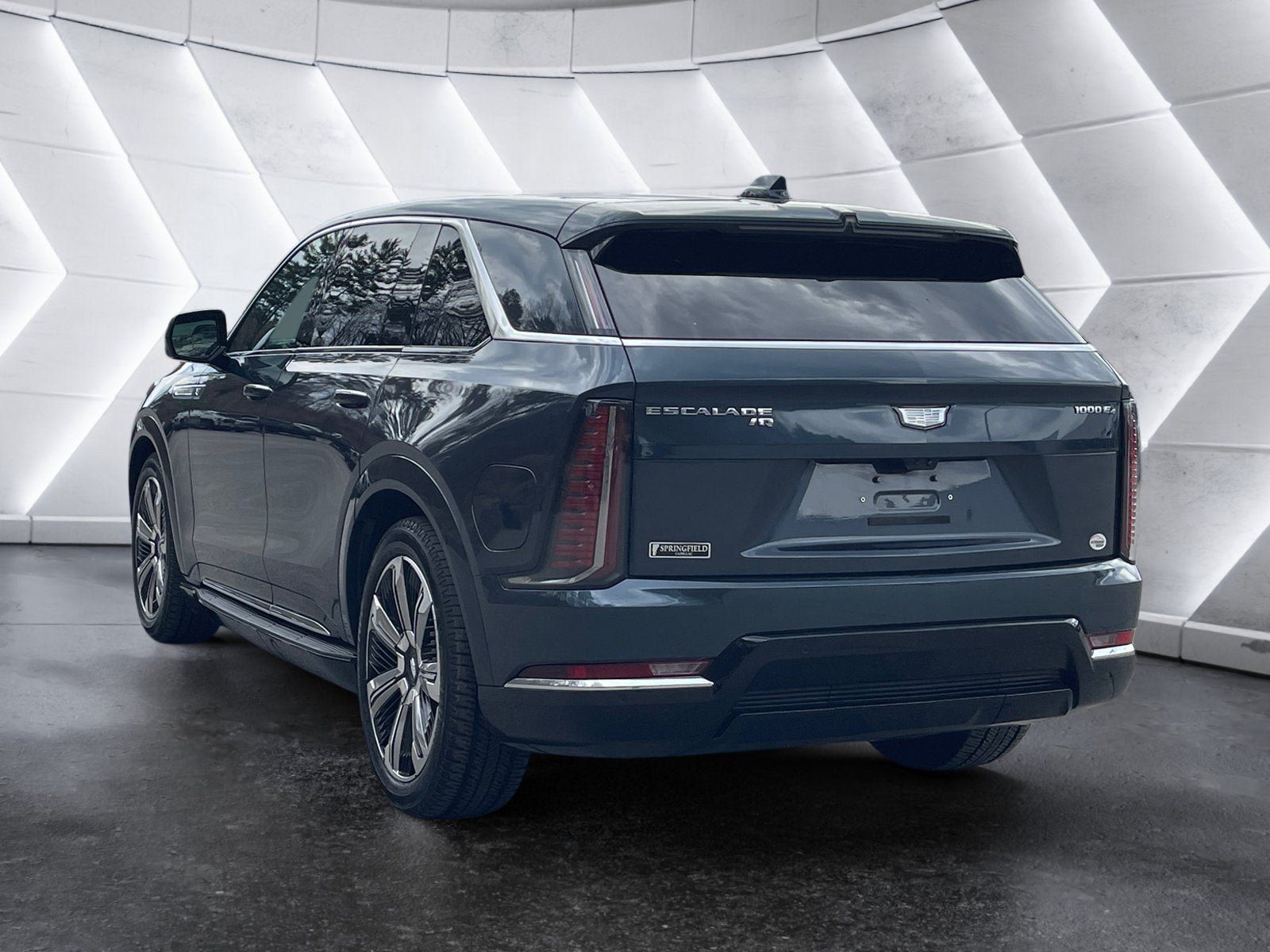 Certified 2025 Cadillac Escalade IQ Luxury 2 w/ LPO, Premium Carpet Package AWD/4WD image 4
