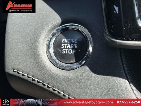 Used 2022 Toyota Highlander LE AWD/4WD image 29