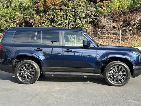 Used 2025 Lexus GX 550 image 6