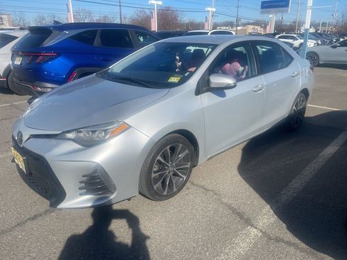 Used 2019 Toyota Corolla SE image 2