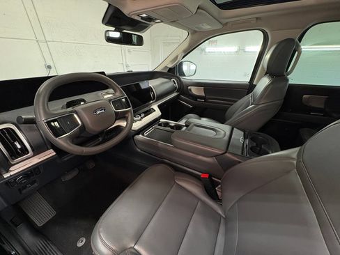 Used 2025 Ford Expedition Active AWD/4WD image 19