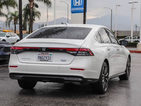 Used 2024 Honda Accord Touring image 11
