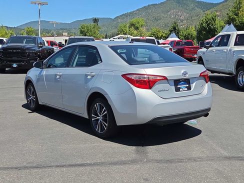 Used 2018 Toyota Corolla LE w/ LE Premium Package FWD image 12