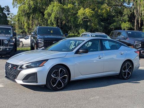 Used 2024 Nissan Altima 2.5 SR FWD image 8