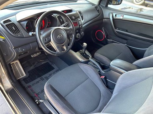 Used 2010 Kia Forte Koup SX FWD image 24