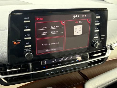 Used 2021 Toyota Sienna LE image 20