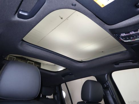 Certified 2025 Mercedes-Benz GLB 250 4MATIC image 18