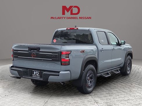 Used 2025 Nissan Frontier PRO-4X w/ Tow Package AWD/4WD image 5