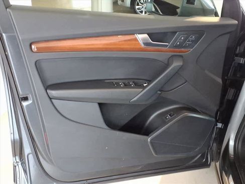 Used 2023 Audi Q5 2.0T Premium w/ Convenience Package image 10