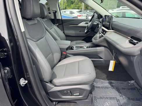 New 2025 Ford Explorer Active w/ Active Comfort Package image 24