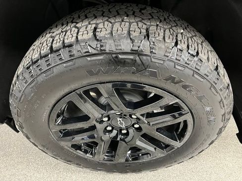 Used 2024 Chevrolet Silverado 1500 RST AWD/4WD image 15
