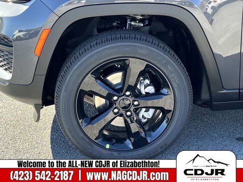 New 2025 Jeep Grand Cherokee Altitude image 11