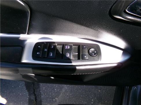 Used 2018 Dodge Journey SE w/ Blacktop Package image 10