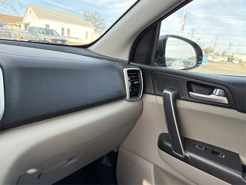 Used 2022 Kia Sportage LX w/ LX FWD Value Edition Package image 22